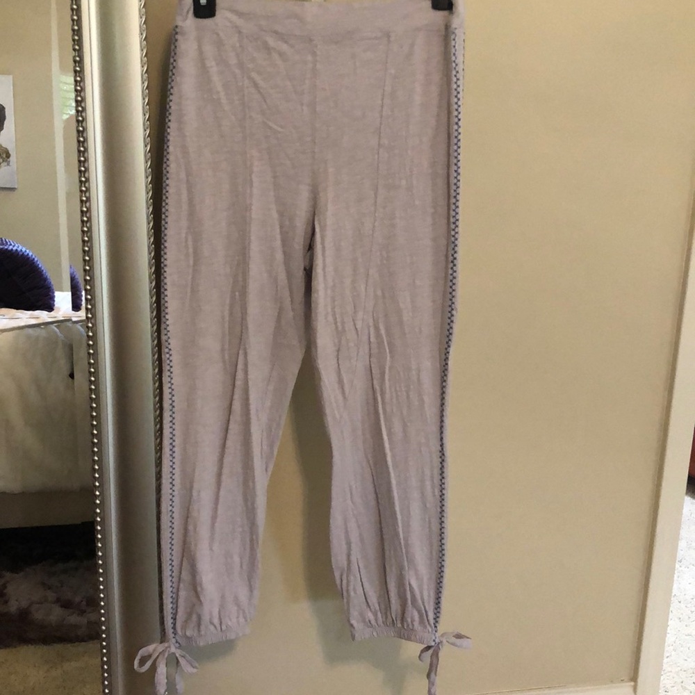 Mododoc light weight grey jogger with a lot of detail